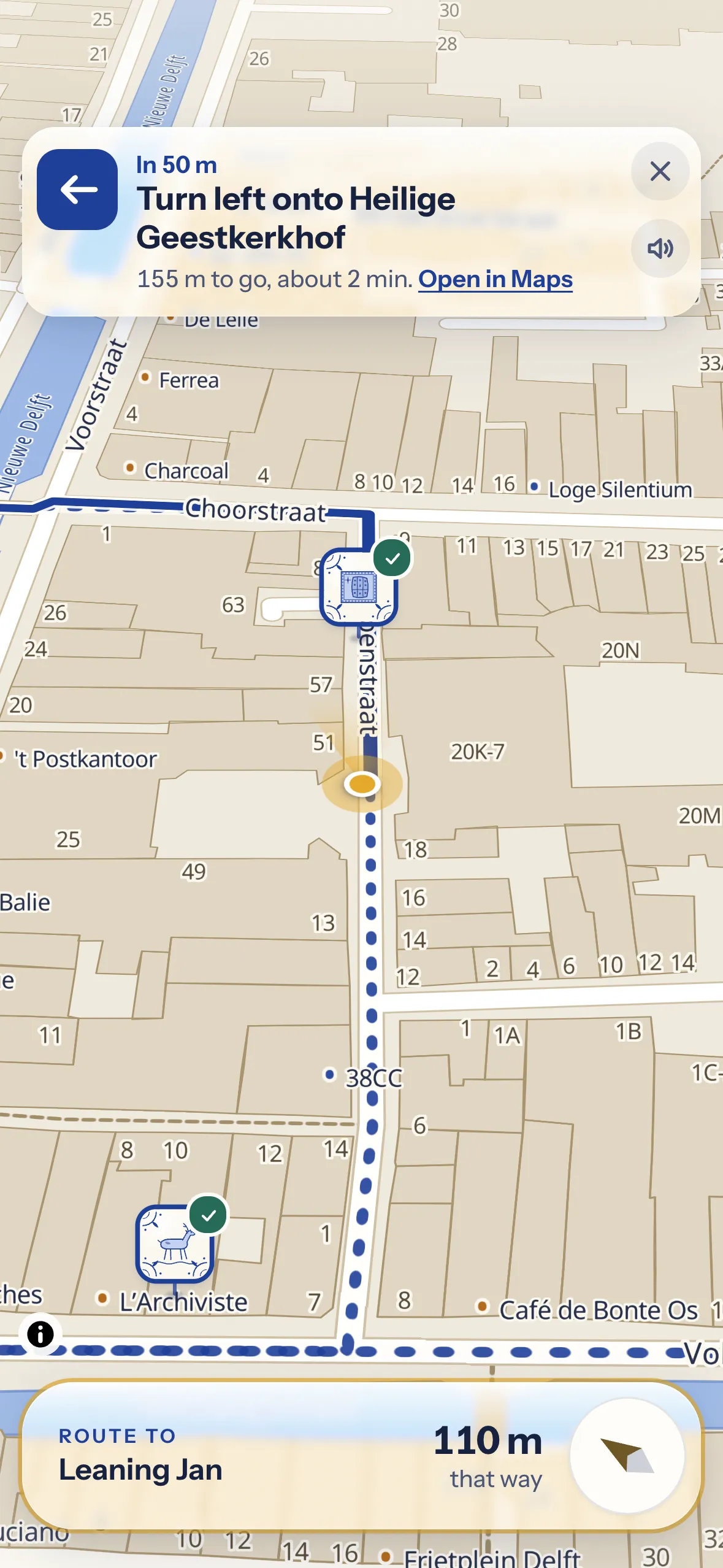 Navigation mode: the walking line to the next pearl, and a bar showing the next turn.
