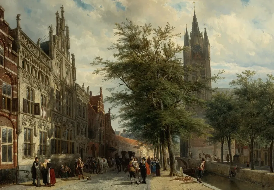 Veduta soleggiata lungo l’Oude Delft con a sinistra la facciata gotica riccamente decorata del Gemeenlandshuis, al centro alberi alti e a destra, oltre l’acqua, la torre della Oude Kerk, con passanti, cavalieri e una carrozza in strada.