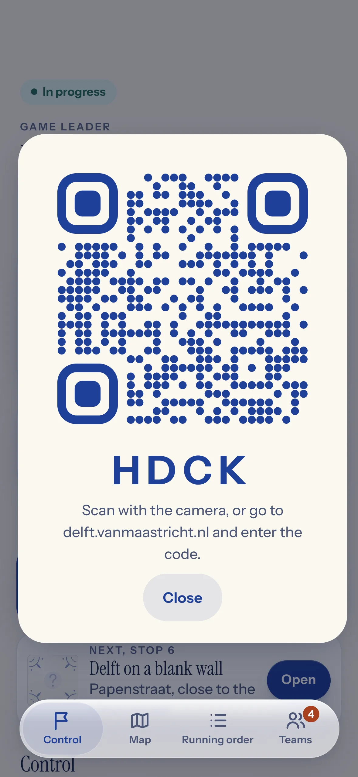 The screen with the QR code and the four-letter tour code.